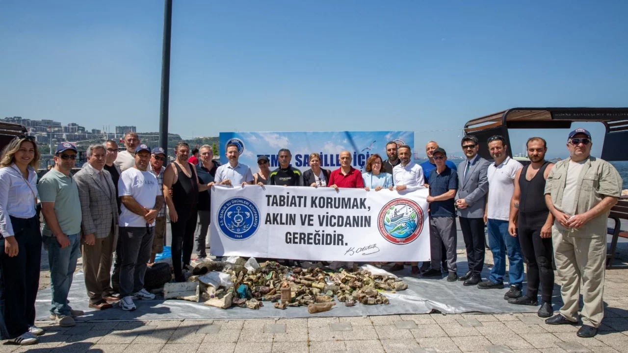 Bursa Büyükşehir Belediyesi'nden Gemlik'te deniz dibi temizliği