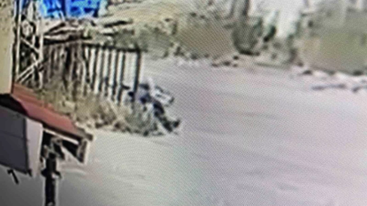 İnşaat işçisi cinnet getirdi, 3 kişiyi yaraladı