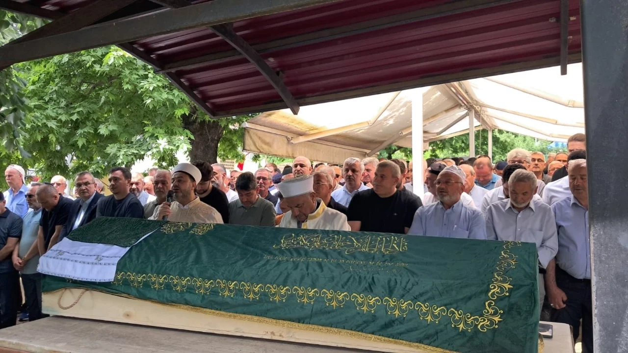 İznikli tanınmış iş insanı Ahmet Kara son yolculuğuna uğurlandı