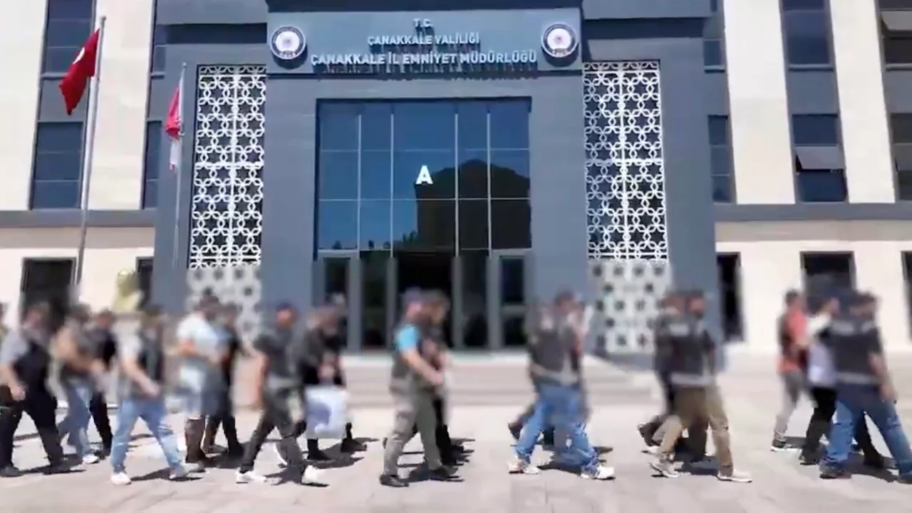 Çanakkale'de göçmen kaçakçılığı yapan suç örgütü çökertildi: 41 tutuklama