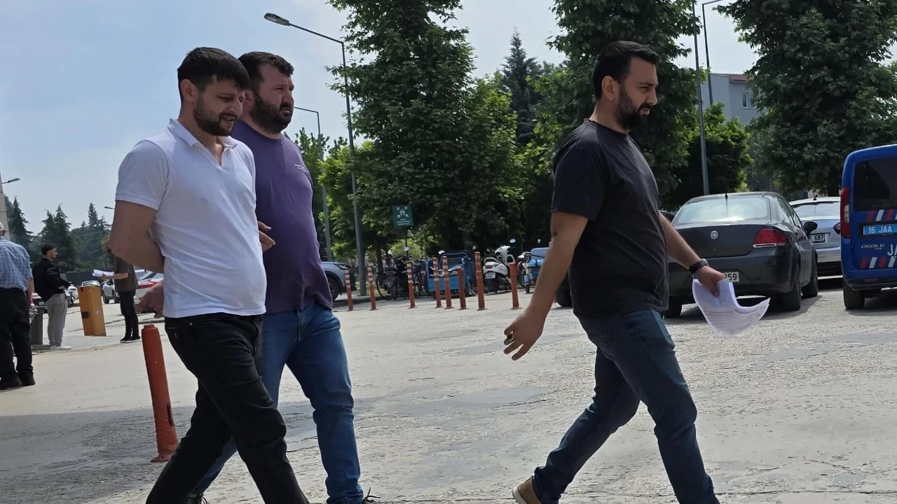 Bursa'da kimlik kontrolünde yakalanan şahsın 10 yıl hapis cezası olduğu ortaya çıktı