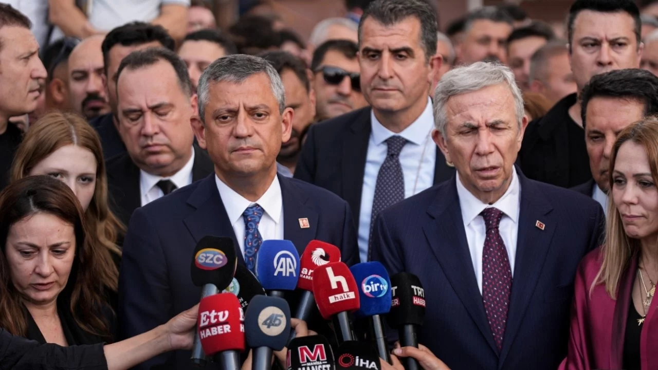 Özgür Özel'den Ferdi Zeyrek açıklaması: Anısını yaşatacağız, emanetlerine sahip çıkacağız