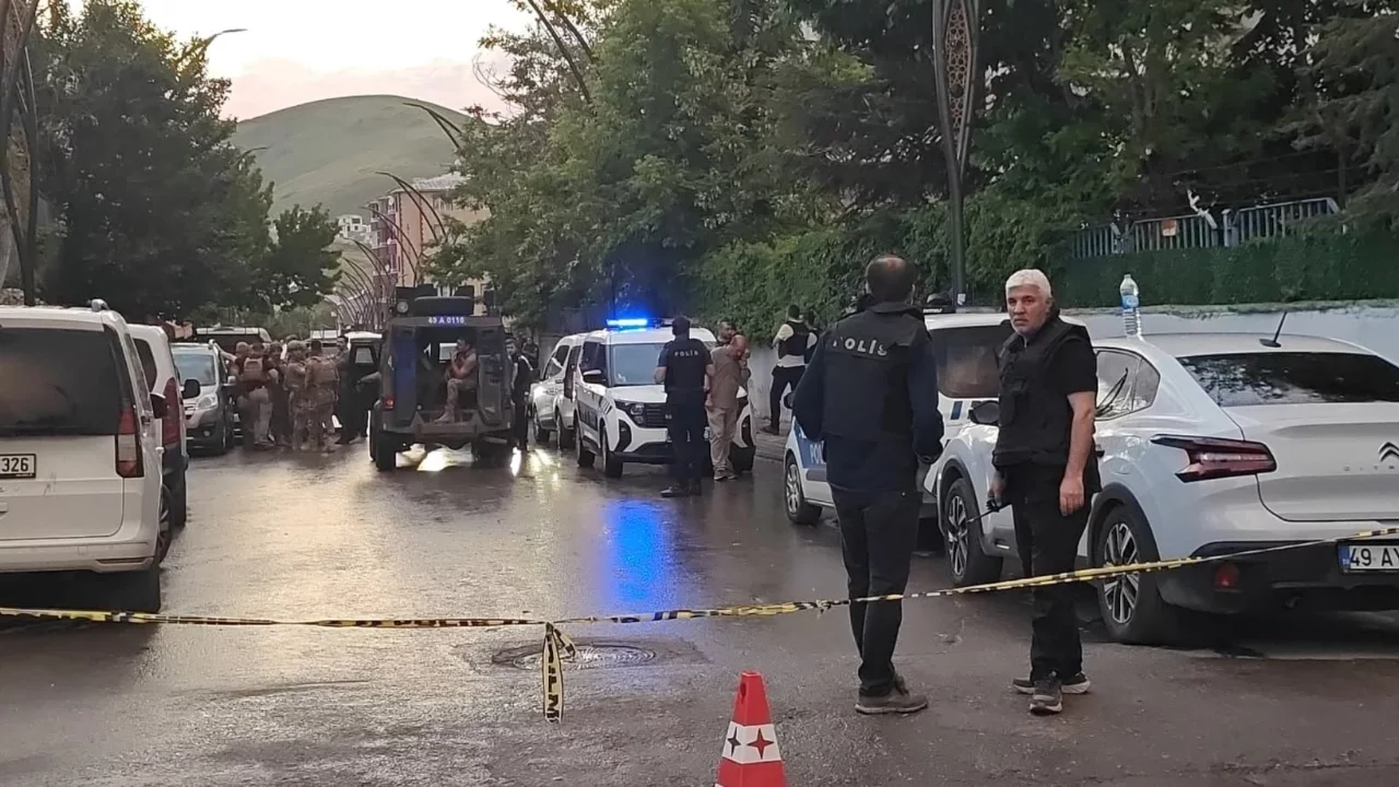 Kardeşini ve polisi yaralayan şüpheli operasyonla etkisiz hale getirildi