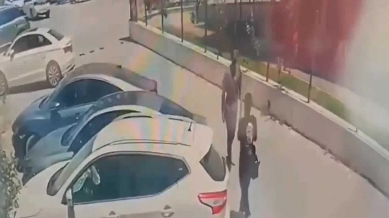 Adana'da genç kadını sokak ortasında bıçakladı
