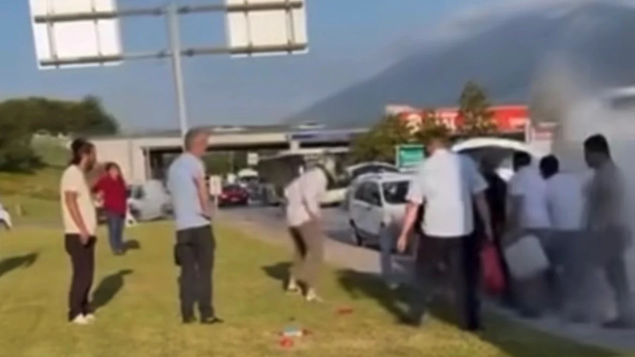 Bursa'da seyir halindeki otomobil alev topuna döndü
