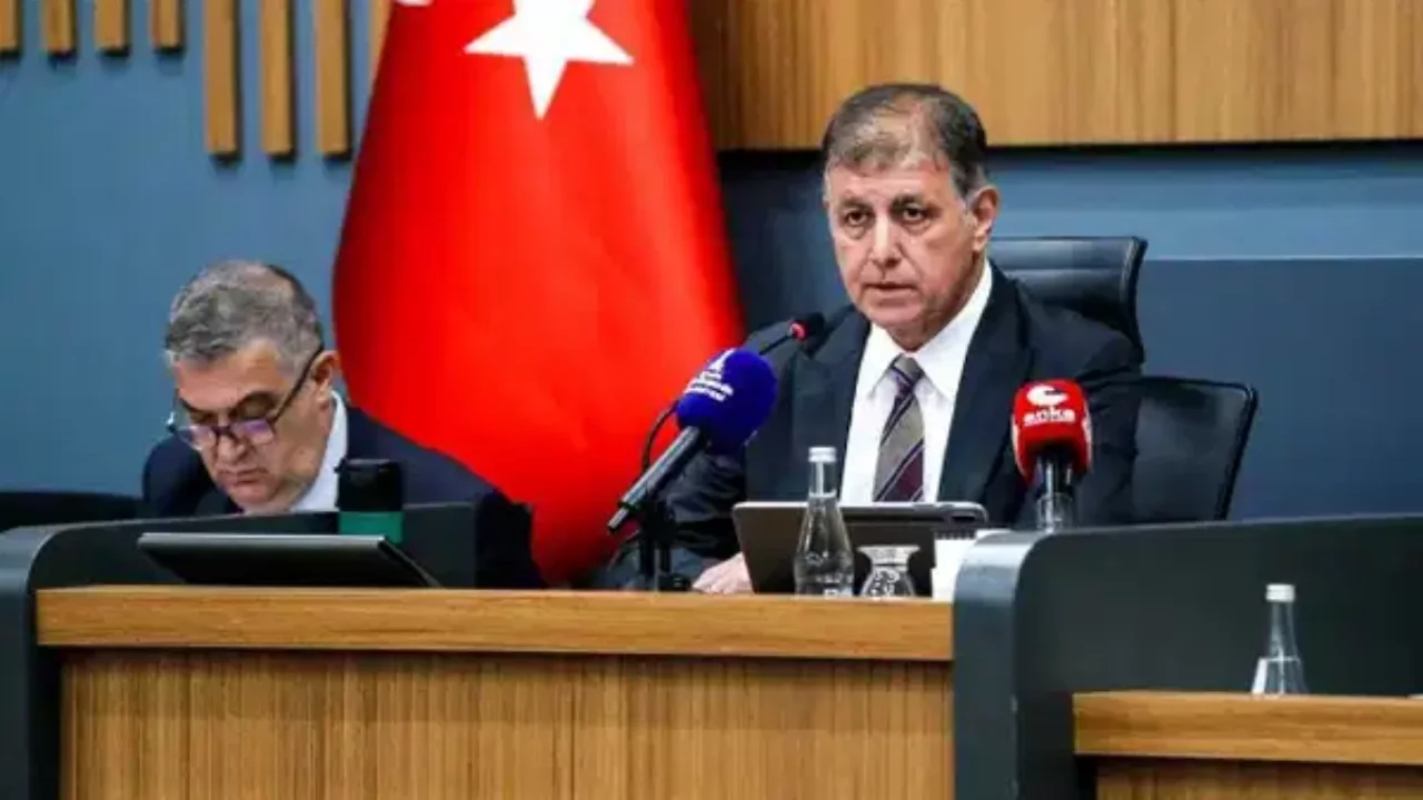 İzmir Meclisi'nde 'Rahmi Koç fıkrası' tartışması