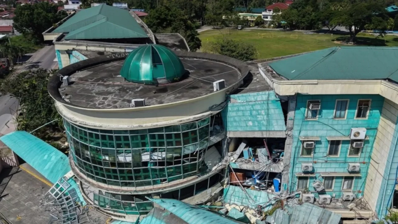 Filipinler'de meydana gelen 7,8 büyüklüğündeki depremde ölü sayısı 37'ye yükseldi