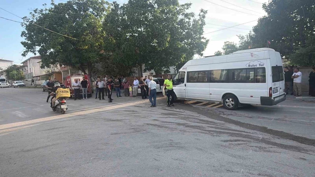 Tokat'ta işçi servisi ile otomobil çarpıştı: 5 yaralı