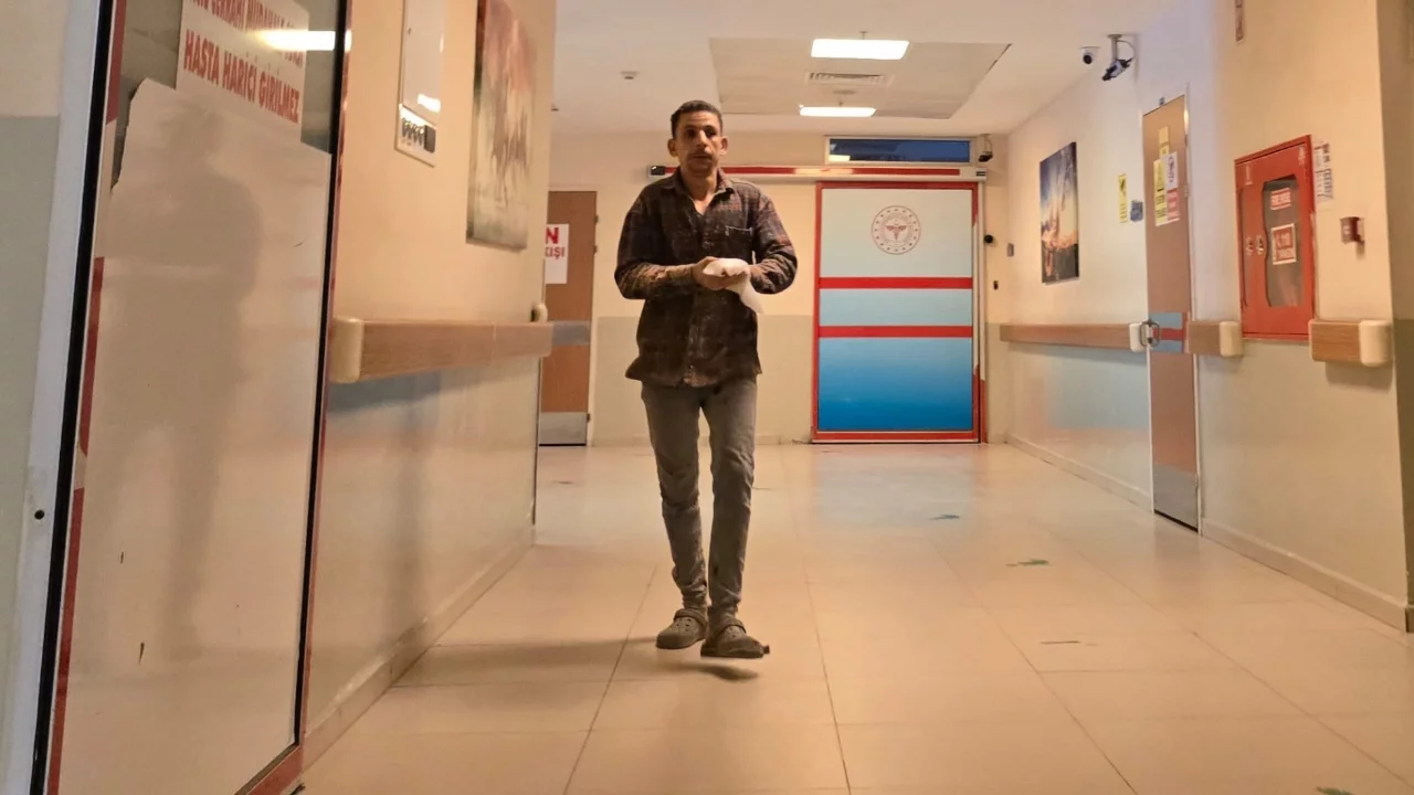 Bursa'da bir işçi sol elini yatar kesim makinesine kaptırdı