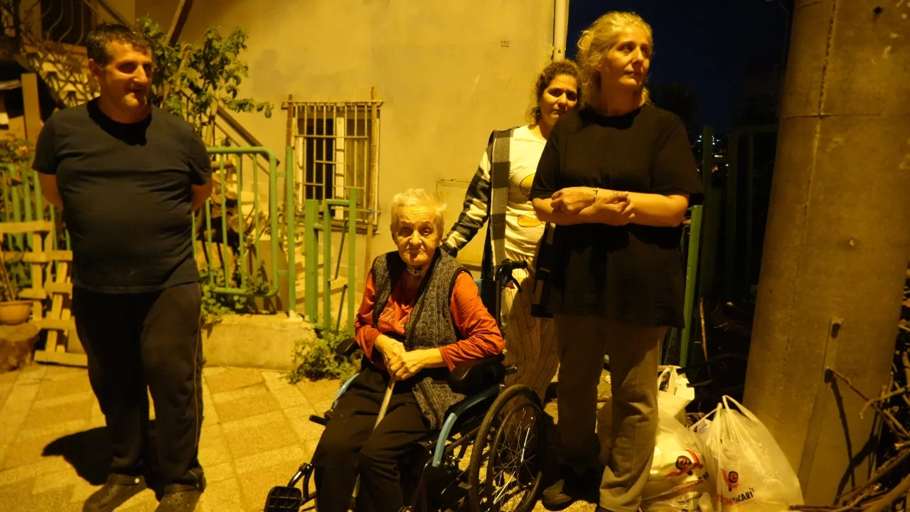 Kocaeli'de mutfak tavanından sıva düştü: 5 kişilik aile tahliye adildi