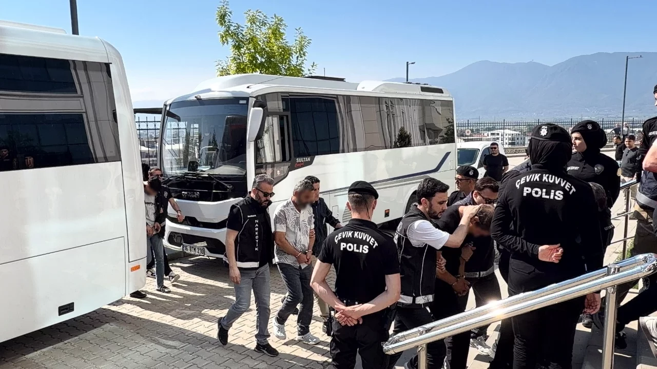 Bursa'da hava destekli operasyonun ardından 23 şüpheli adliyede