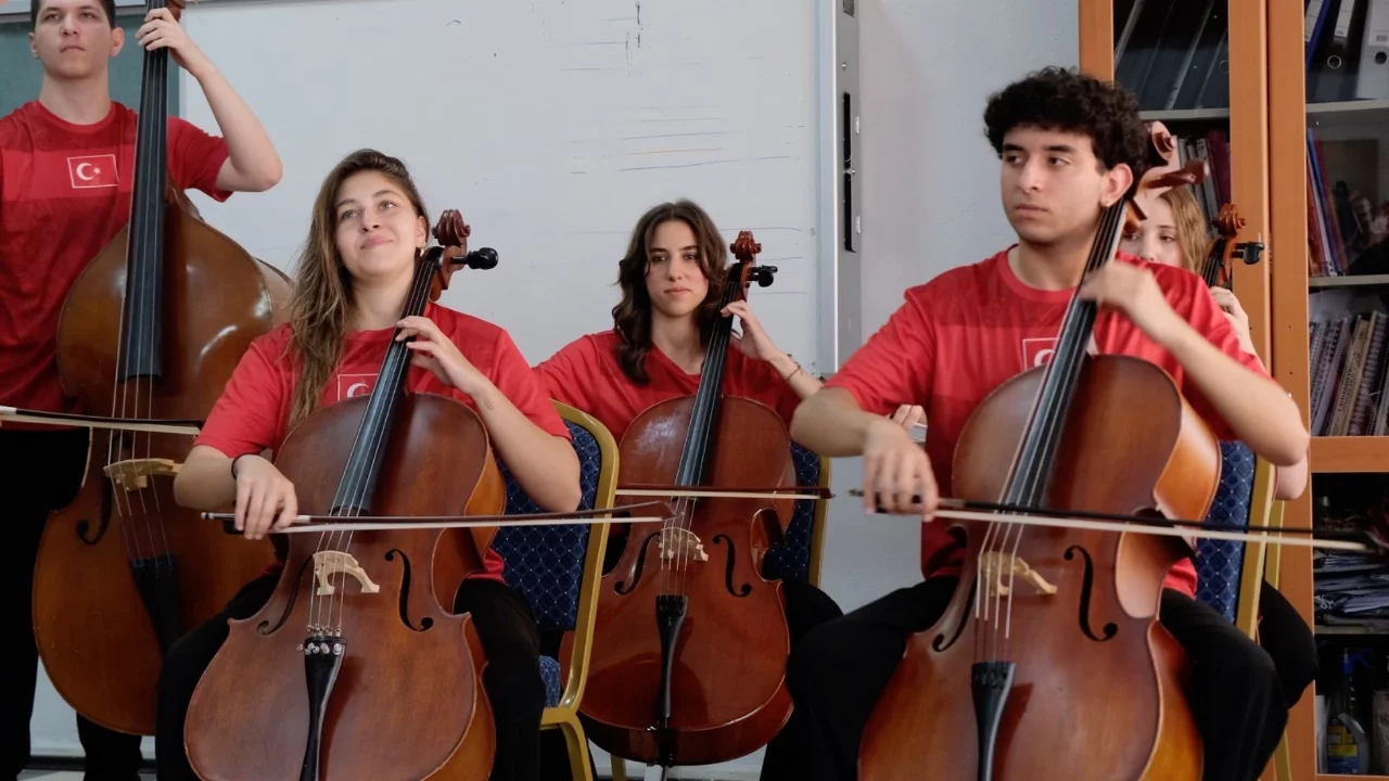Bursa Zeki Müren Güzel Sanatlar Lisesi, A Milli Takım Beste Yarışmasında zirveye yerleşti