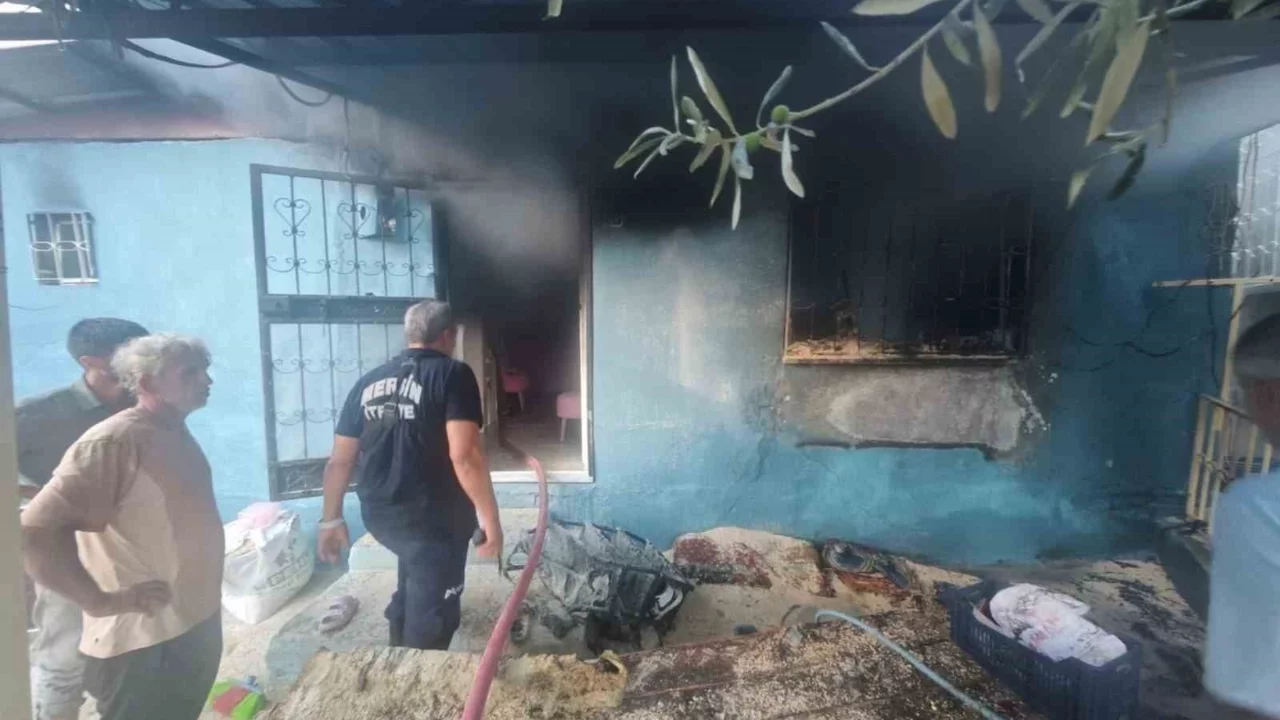 Mersin'de evde çıkan yangın paniğe neden oldu