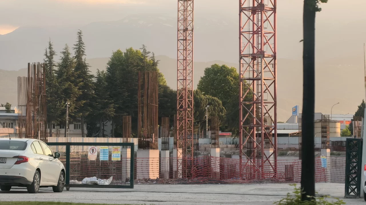 Bursa'da fabrika inşaatında iş kazası: 1 yaralı