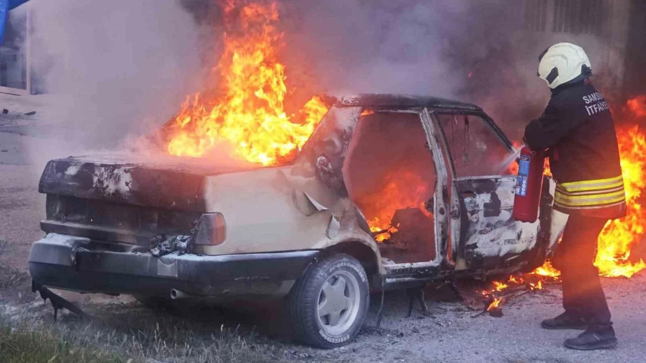 Samsun'da kaportacı dükkanında korkutan yangın: Otomobil alev aldı
