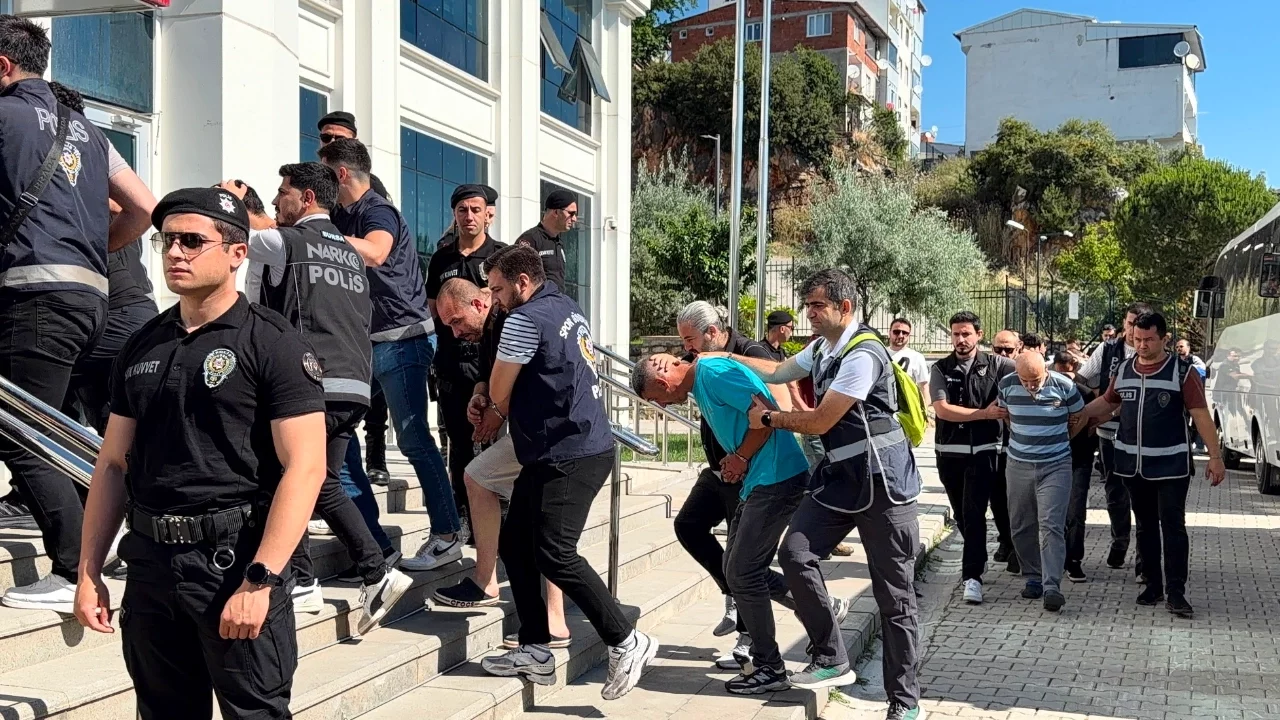 Bursa'da helikopter ve özel harekat destekli baskın sonrası adliyeye 2. sevk başladı