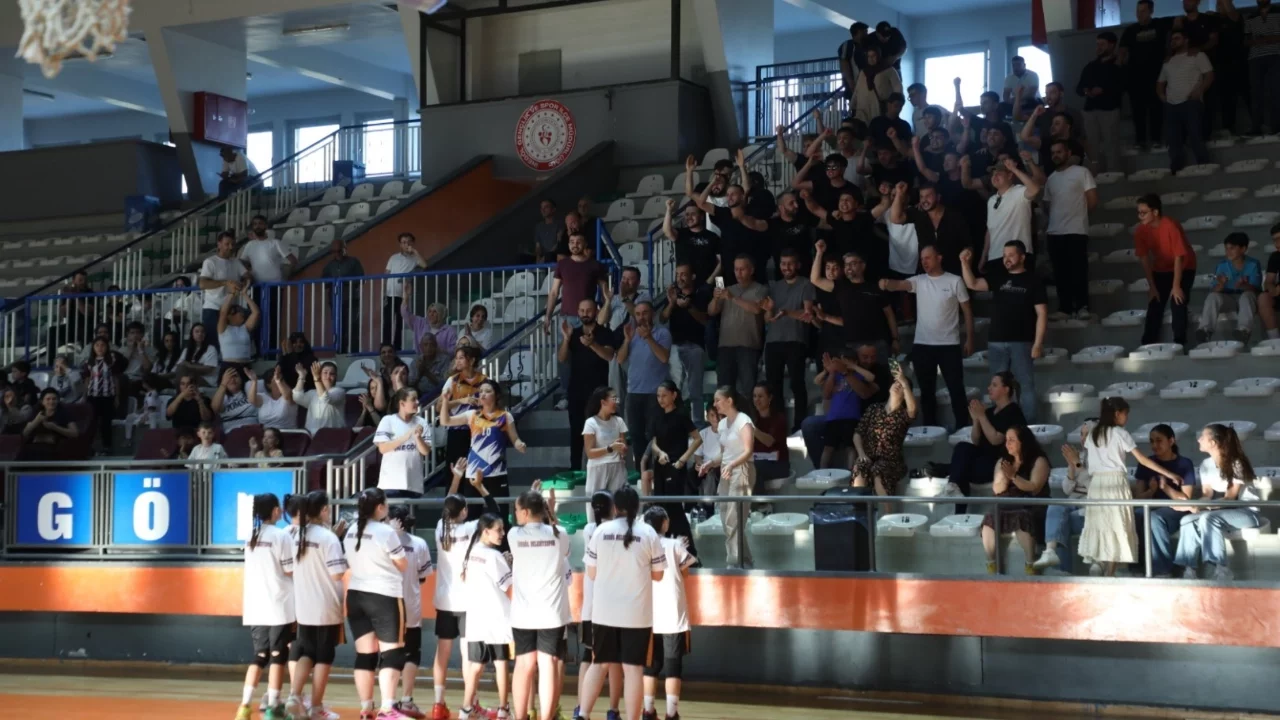 İnegöl Belediyespor U12 Kız Basketbol Takımı Bursa üçüncüsü oldu