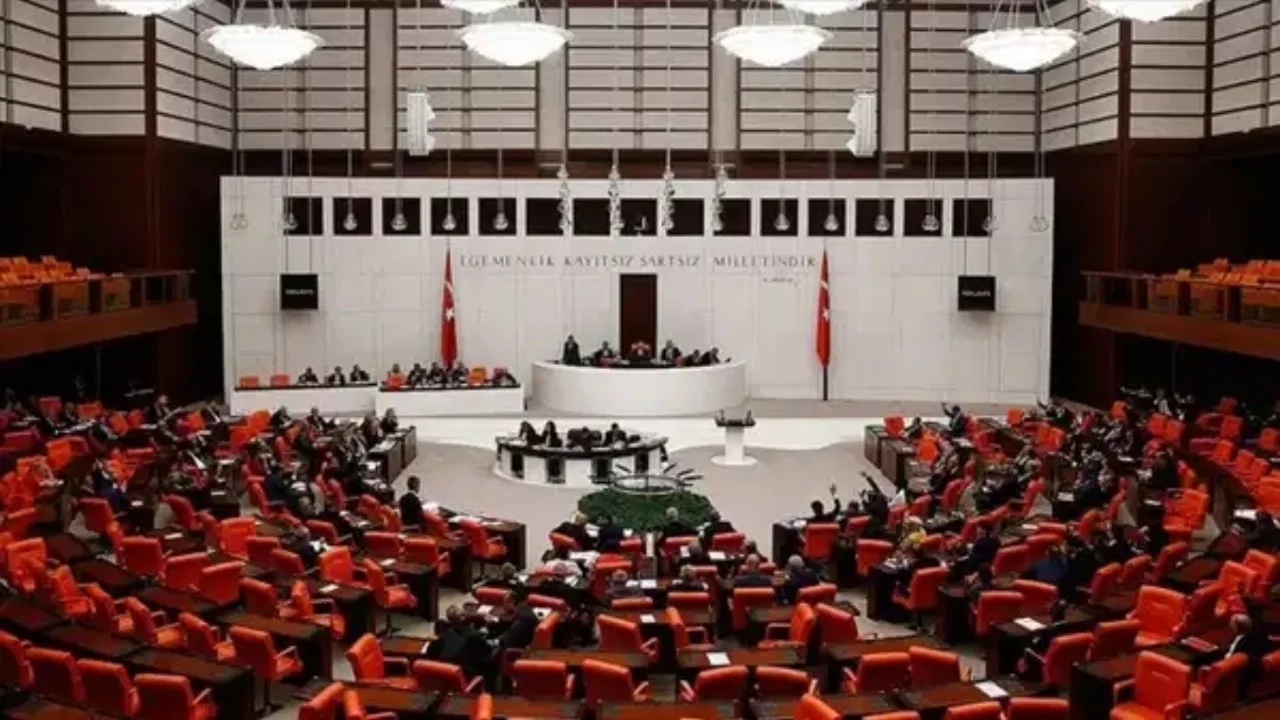 İBB davasındaki 'çıplak arama' iddiaları Meclis gündeminde