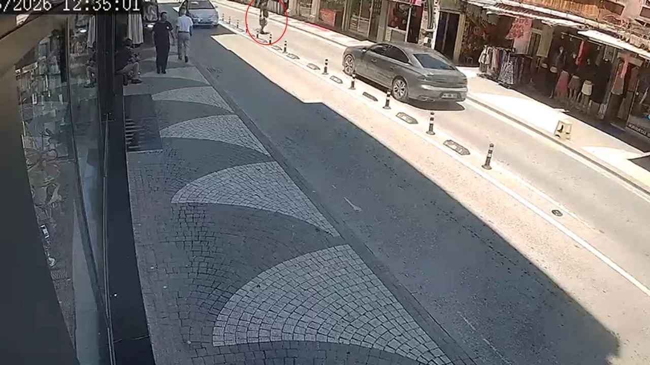 Sakarya'da yolun karşısına geçen engelli yayaya otomobil çarptı