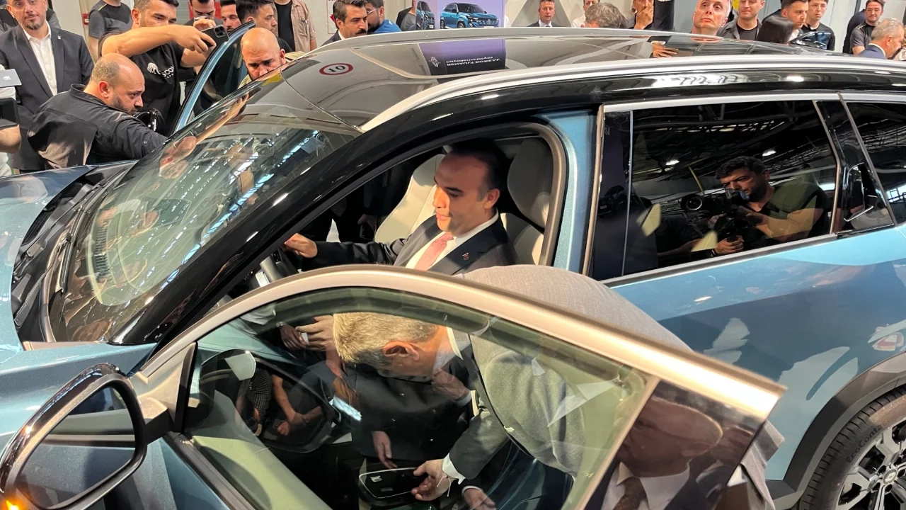 Bakan Kacır Bursa'da: "Türkiye'ye yatırım yapan kazanıyor"