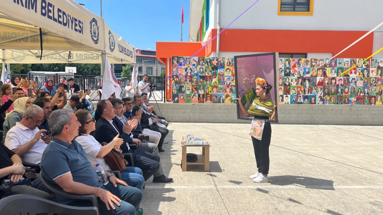 Frida Kahlo'nun eserleri, Bursa'da canlı tabloya dönüştü