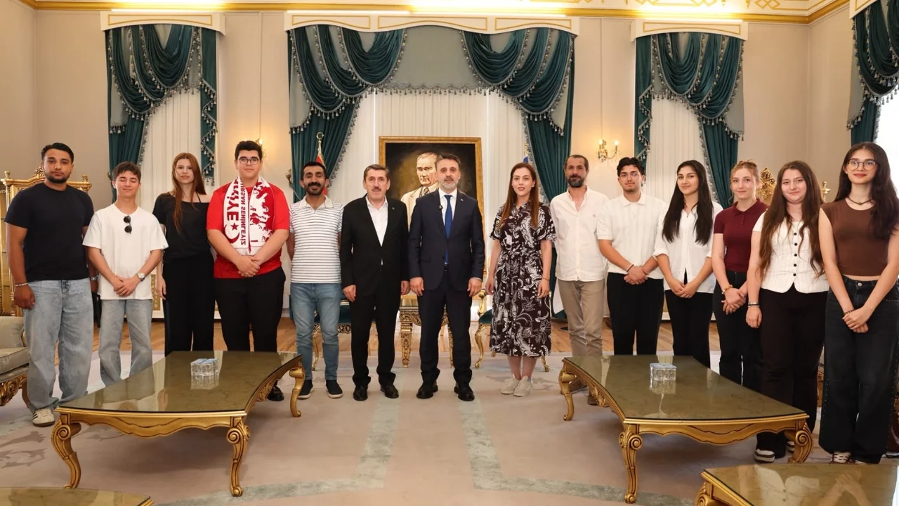 Başkan Vekili Biba, şampiyon marşın bestecileri ile bir araya geldi