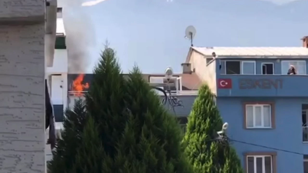 Bursa'da çatı yangını panik yarattı!