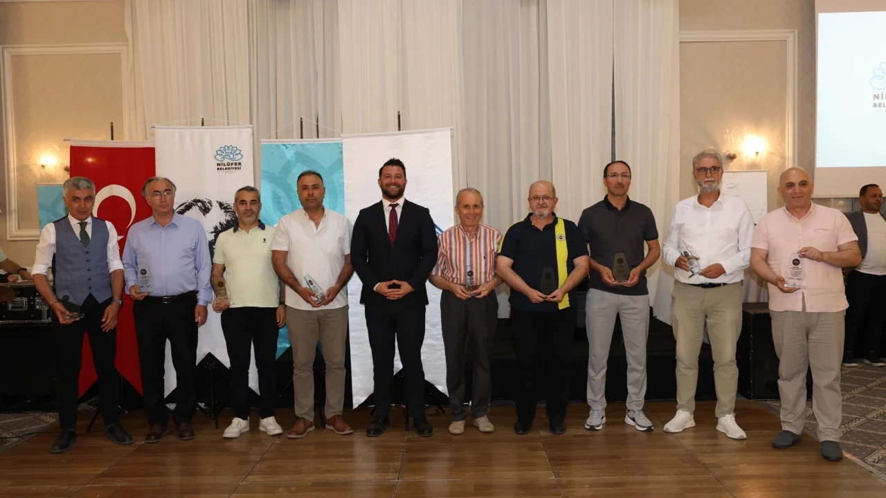 24. Nilüfer Uluslararası Spor Şenlikleri'nde emeği geçenlere teşekkür plaketi