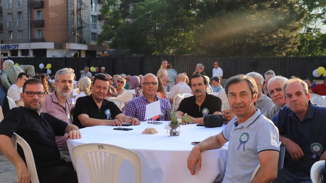 Bursa'da 83 yaşındaki öğretmen yıllar sonra öğrencileriyle buluştu