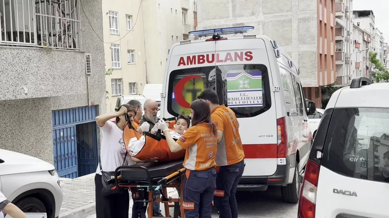 Sınava gireceği okula ambulans ile götürüldü