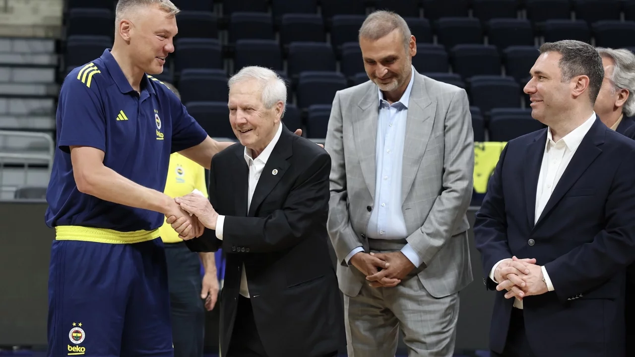 Aziz Yıldırım ve yönetim kurulundan, Fenerbahçe Beko'ya başarı dileği