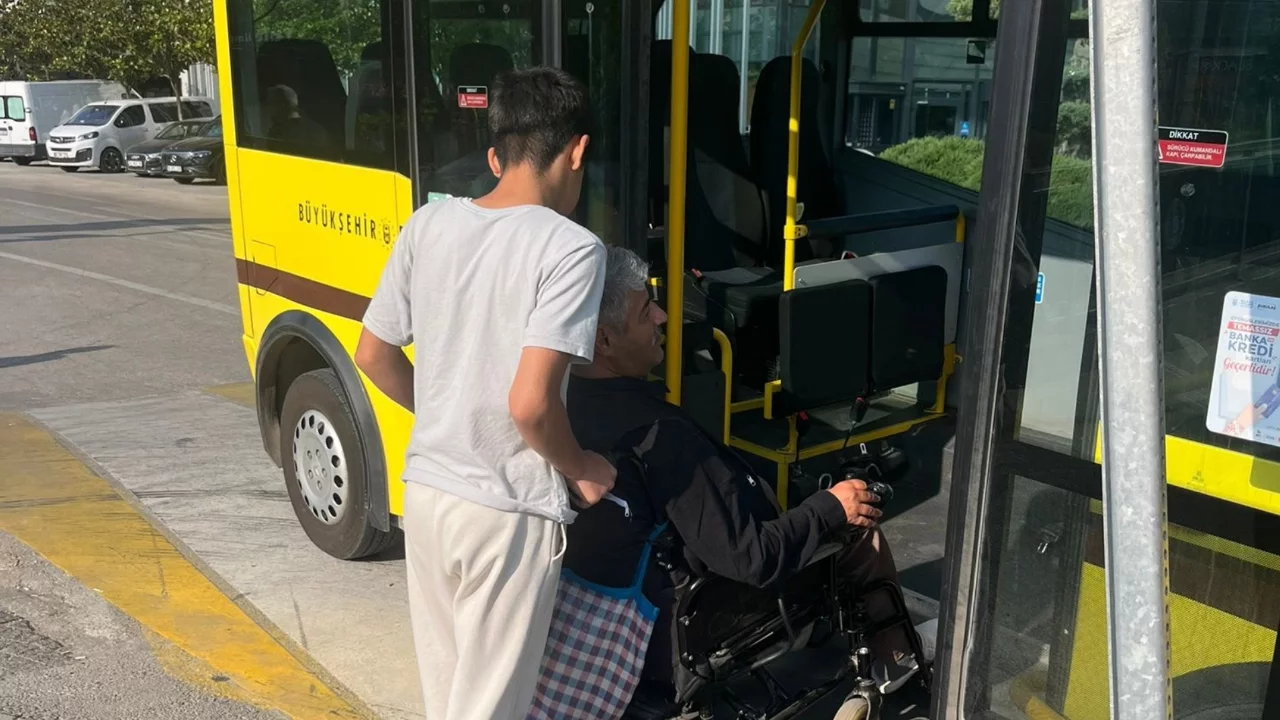 Bursa Büyükşehir, özel gereksinimli öğrenciyi sınava ulaştırdı