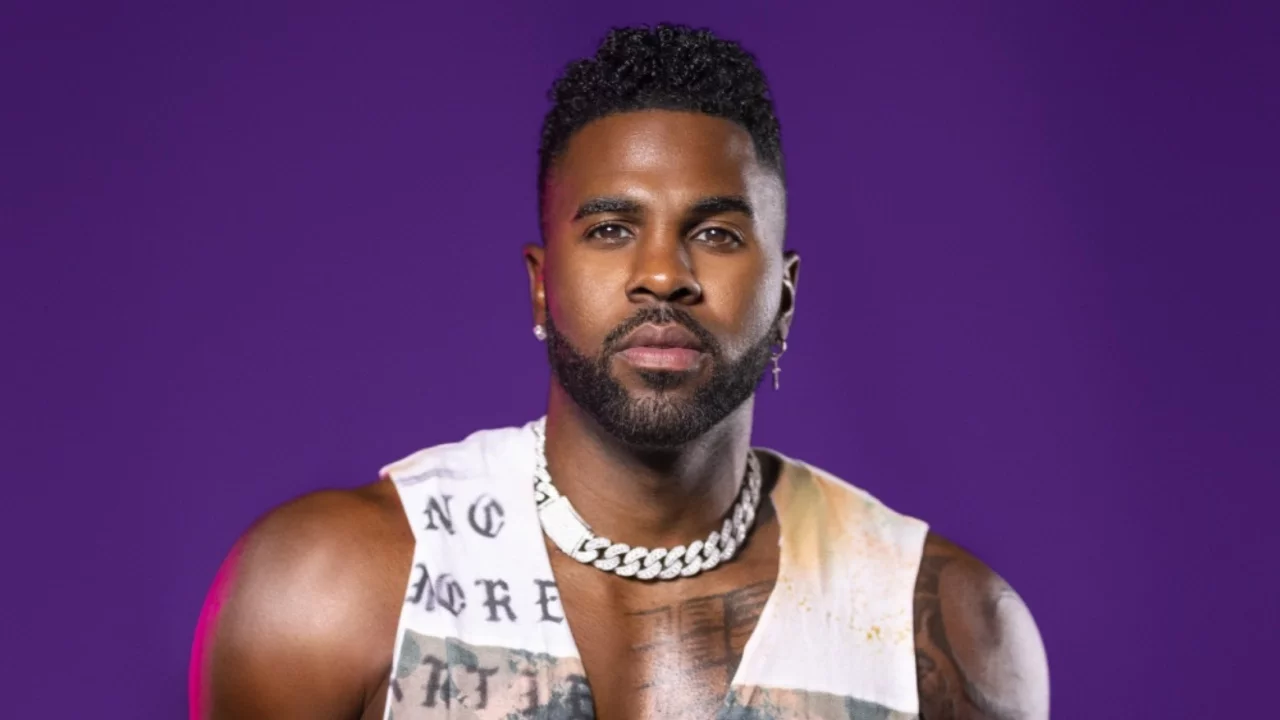Şarkıcı Jason Derulo'nun evindeki köpekbalığı akvaryumu tepki çekti