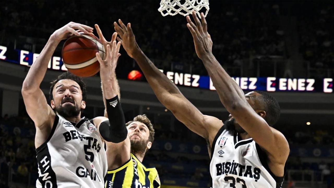 Beşiktaş, Fenerbahçe Beko'yu mağlup ederek seride 1-0 öne geçti