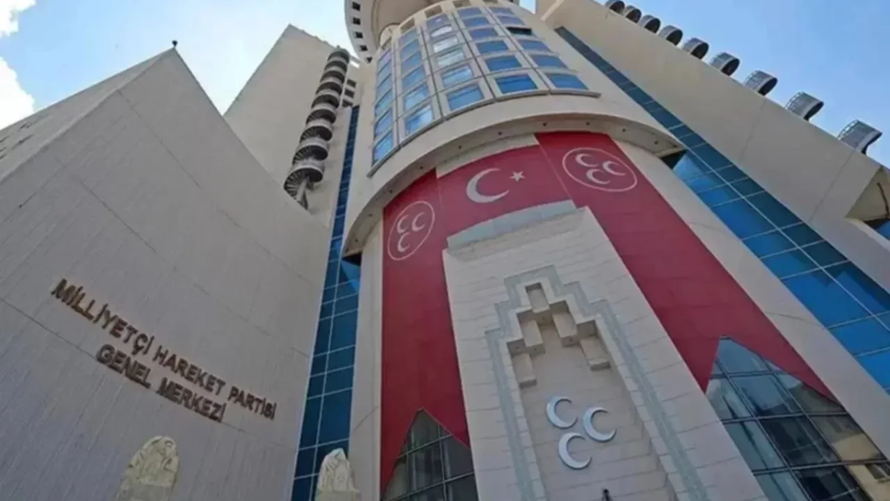 MHP'de 2 ilçe başkanı görevinden istifa etti