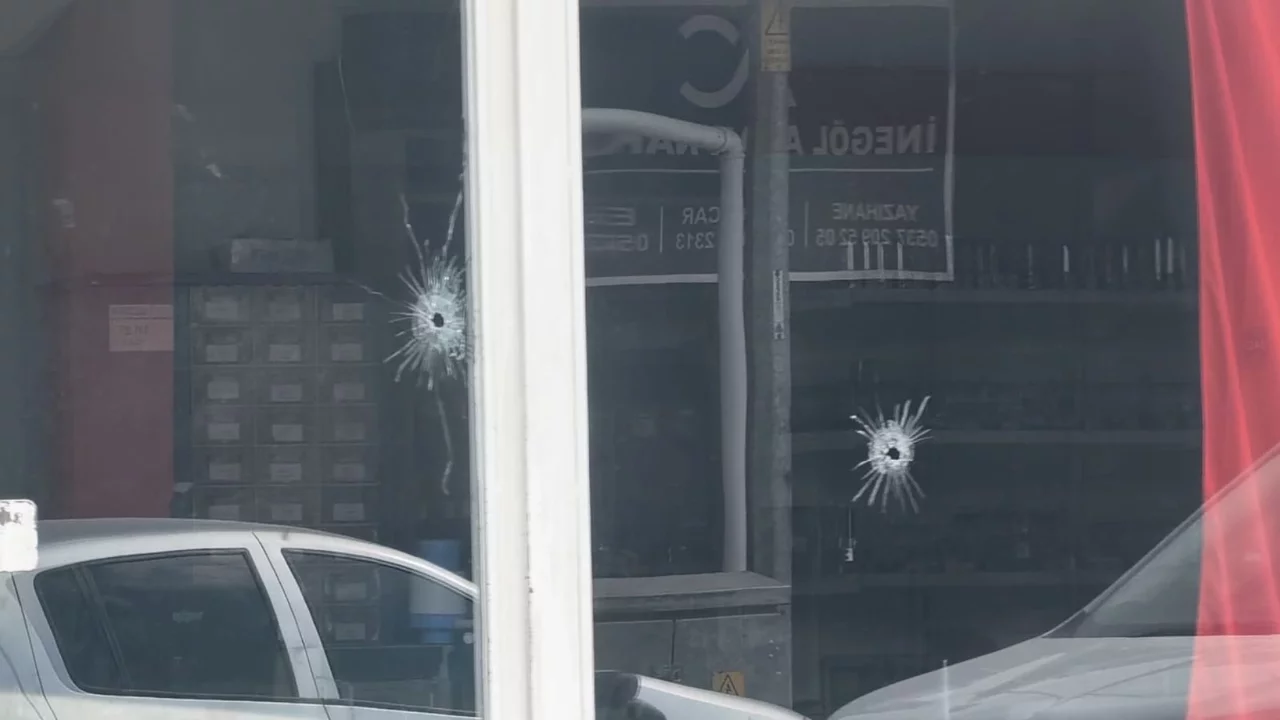 Bursa'da iş yerine ateş açıp kaçtılar