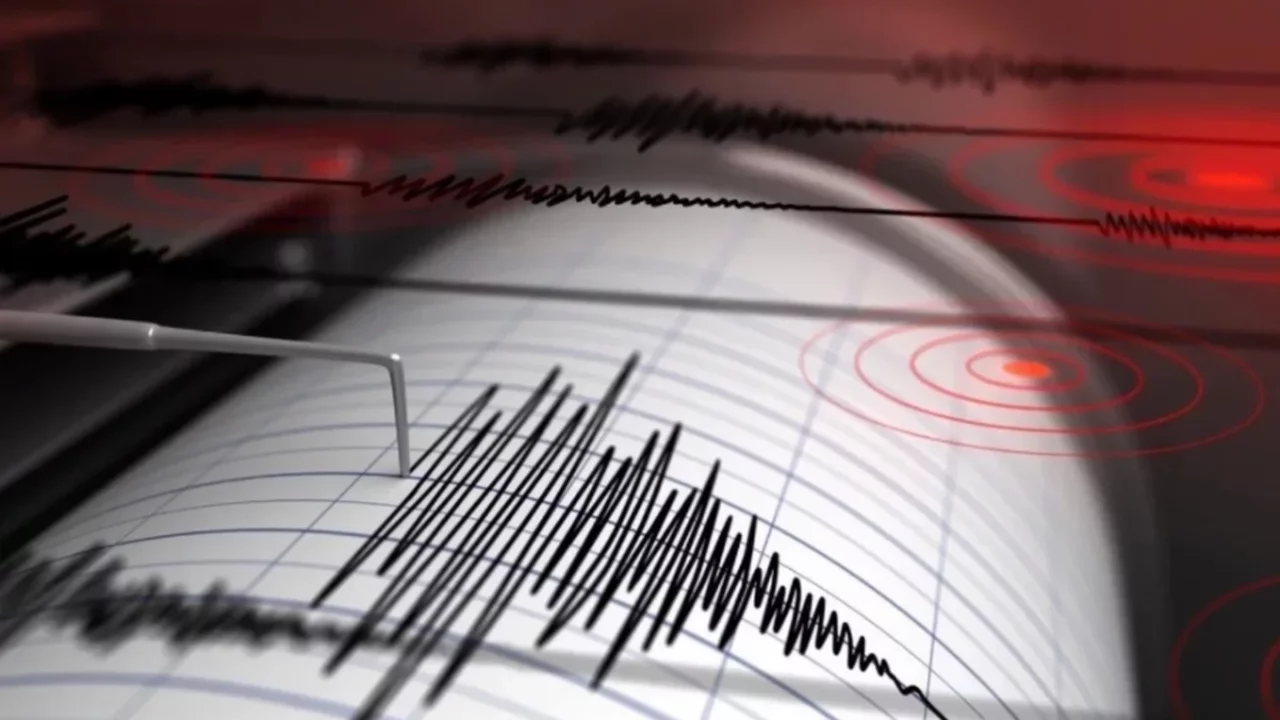 İzmir'de deprem!