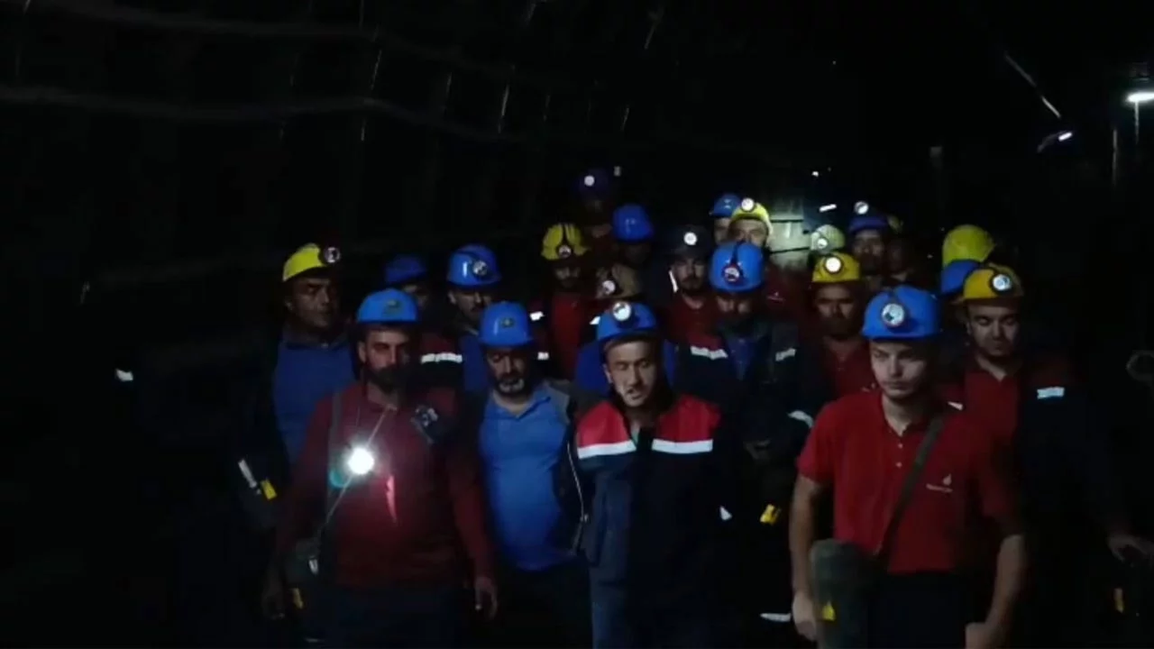 Direnişteki Özşen Madencilik işçileri yer altında açlık grevine başladı