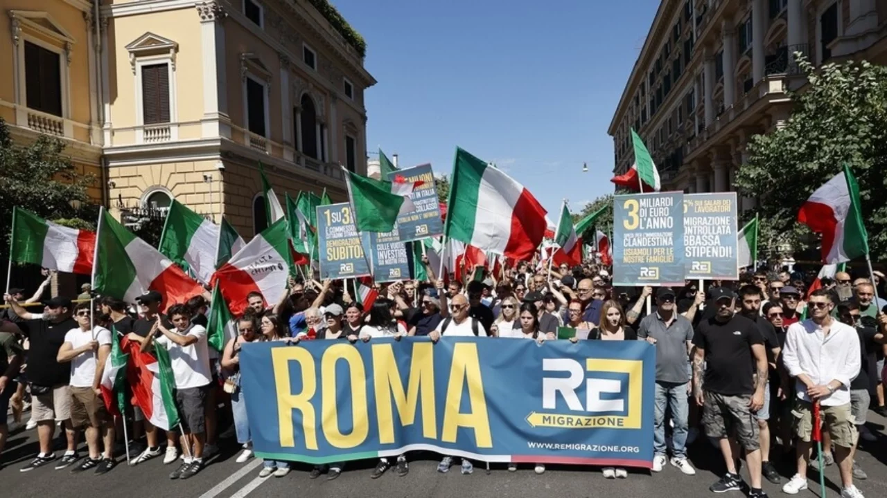 İtalya'da göçmen gerilimi: Roma'da karşıt yürüyüşler