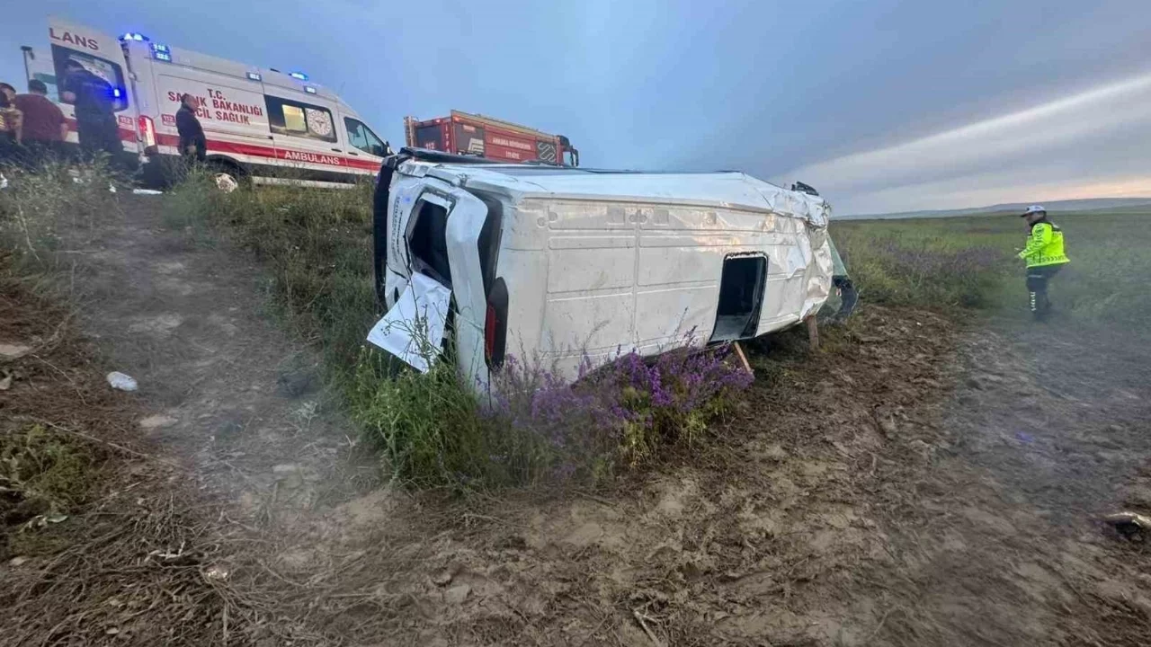 Konya'da işçi servisi devrildi: 1 ölü, 7 yaralı