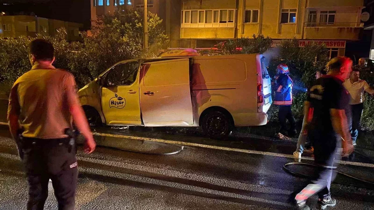 Giresun'da seyir halindeki otomobil kullanılamaz hale geldi