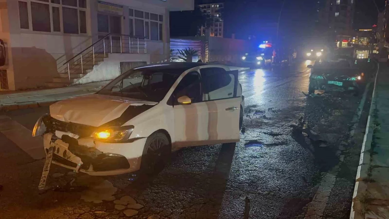 Elazığ'da zincirleme trafik kazası: 3 kişi yaralandı
