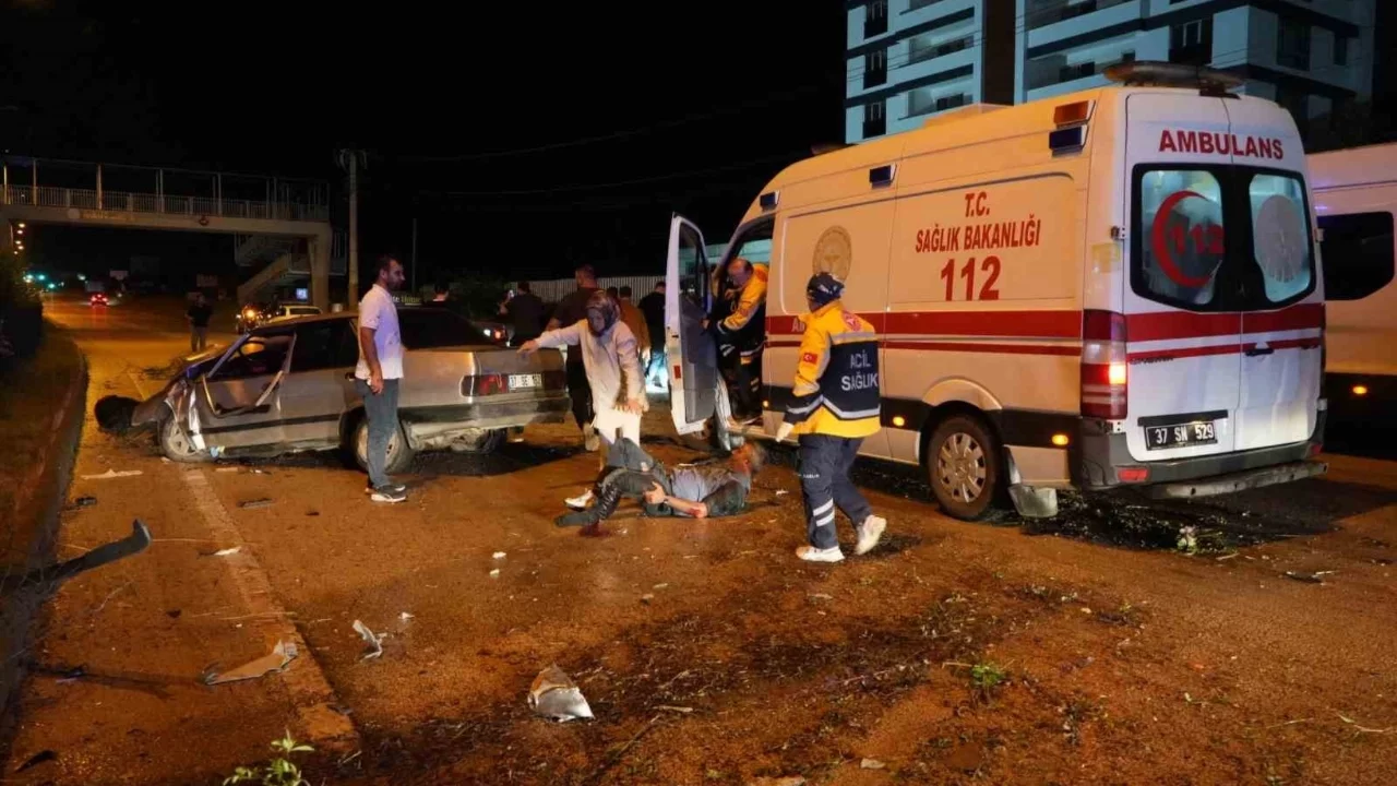 Kastamonu'da can pazarı: Yaralıya yardım edenlere otomobil çarptı, 6 yaralı