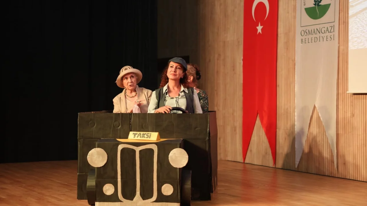 Osmangazi Belediyesi'nden anlamlı destek: "Hey Taksi!" seyirciyle buluştu