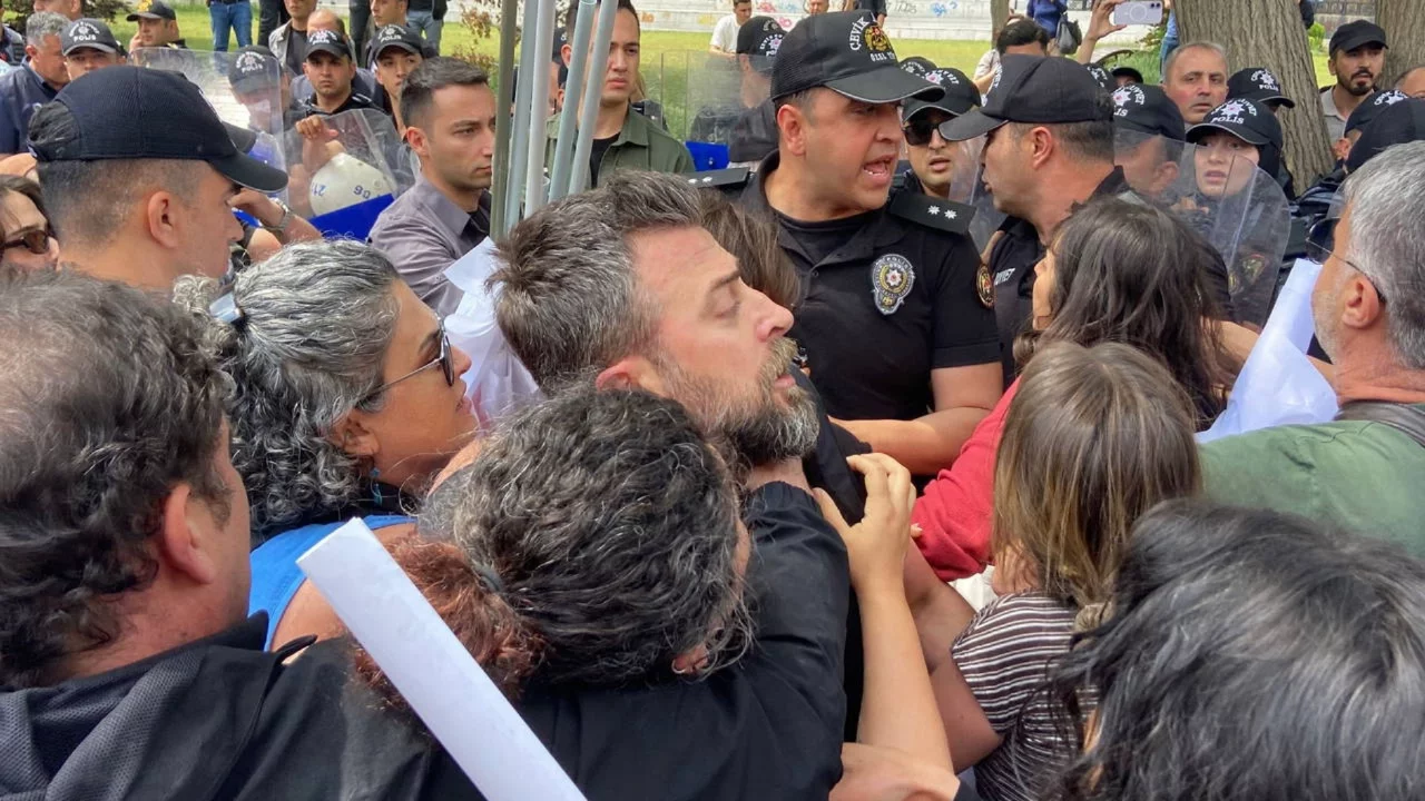 Ankara'da öğretmenlerin eylemine polis müdahalesi: Gözaltılar var!