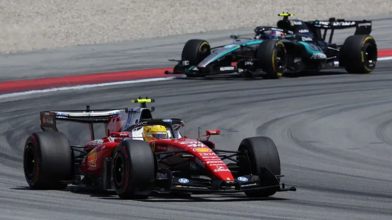 Lewis Hamilton Ferrari'deki ilk zaferini kazandı!