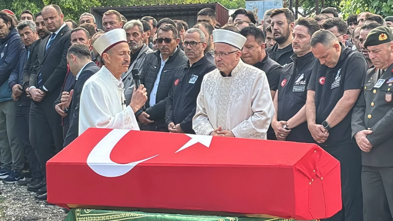 Rize'de arama kurtarma faaliyeti sırasında hayatını kaybeden AFAD personeline hüzünlü veda