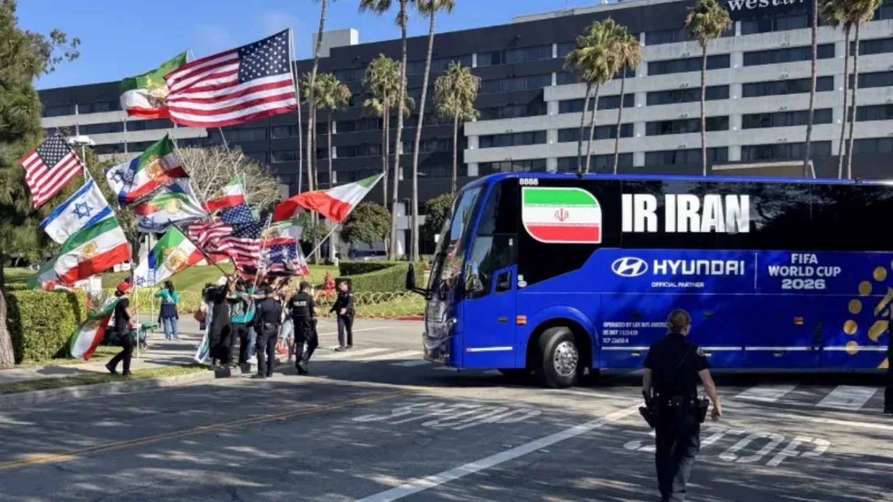 İran Milli Takımı'na Los Angeles'ta protesto