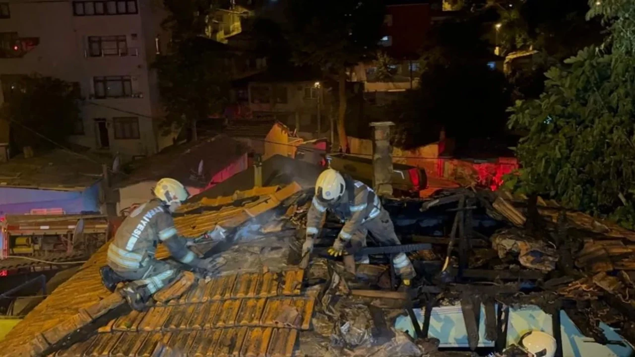 Aniden büyüyen alevler üç evi sardı