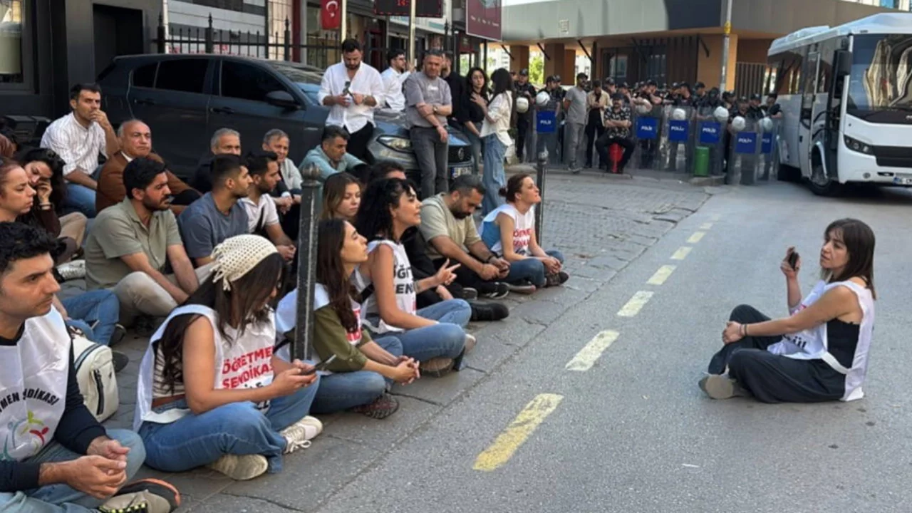 Ankara'da öğretmenlere yine polis müdahalesi: Gözaltılar var